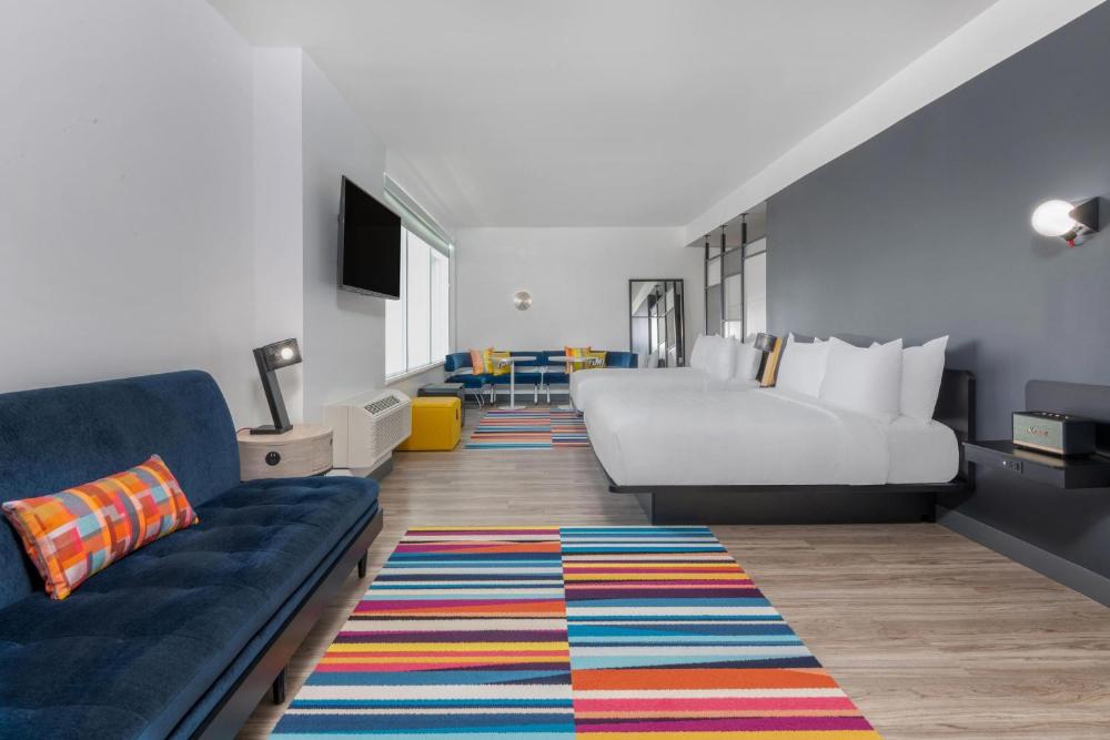 Breezy Suite, 1 Bedroom Suite, 2 Queen, Sofa interior